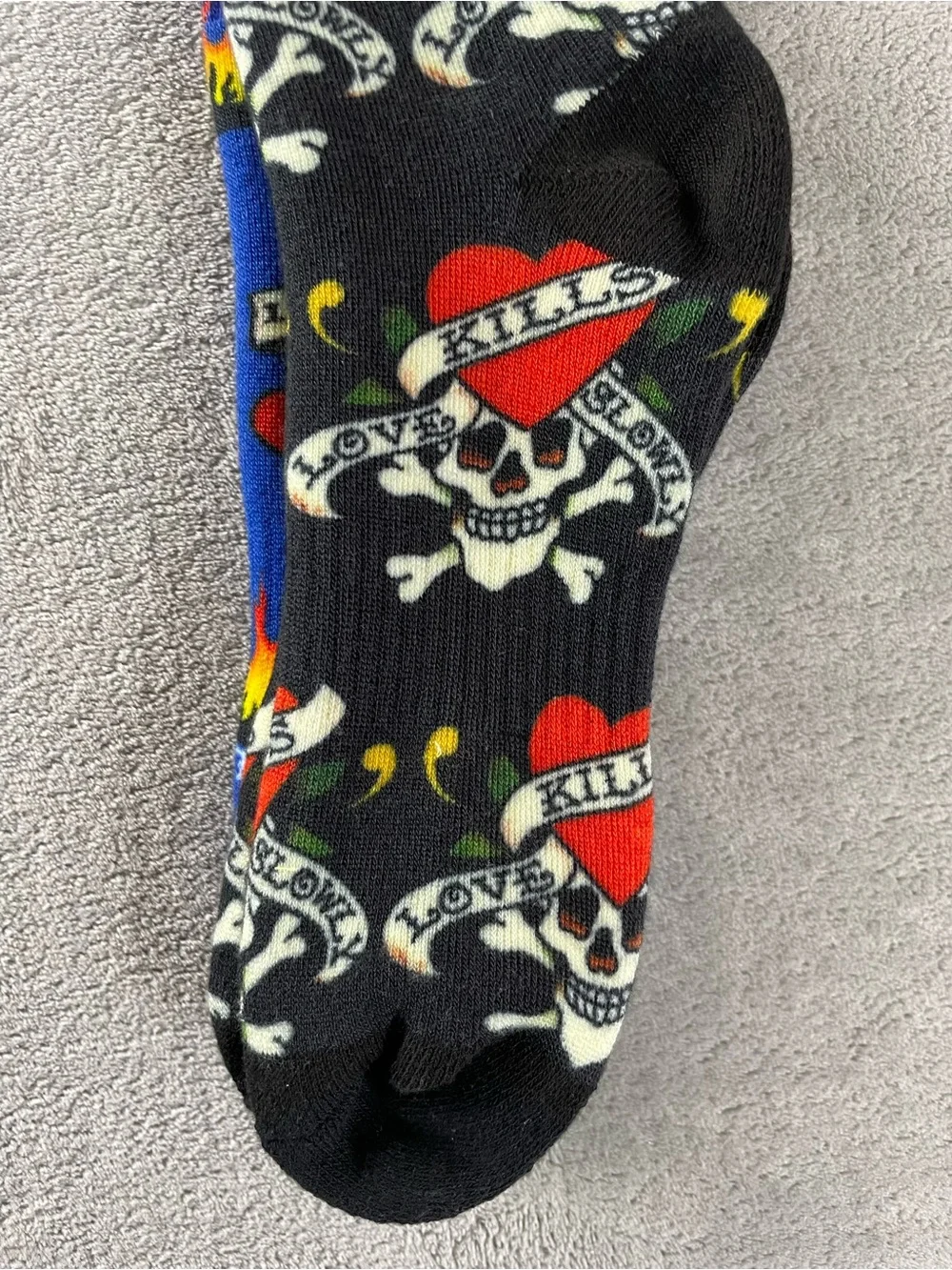 Ed Hardy Mens Cushioned Crew Socks 2 Pair 1 Blue, 1 Black New With Tags NWT